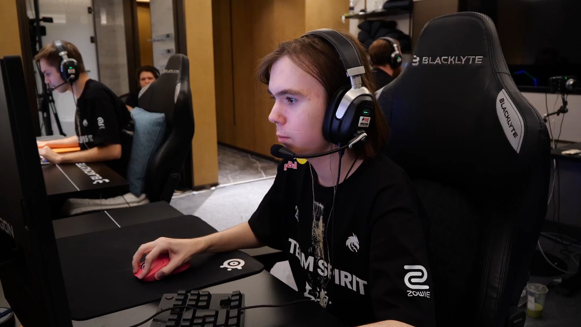 空下上演对 空下上演对