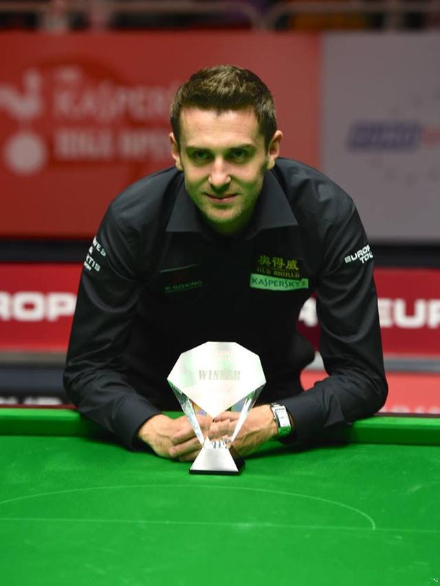 场沿肋部前 场沿肋部前