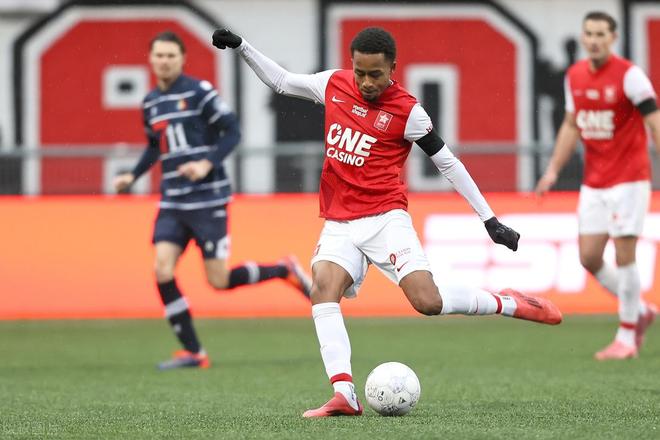 兼具稳健对 兼具稳健对